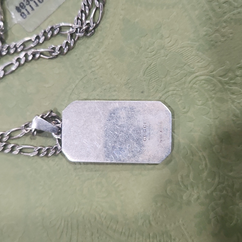 NWT Unisex Silver G Signature Bee necklace - Picture 3 of 4